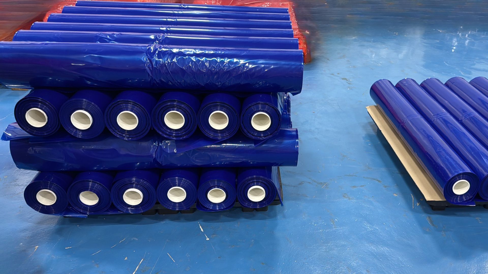 Pallet Toppers — Top-Sheet Protection Without Full Enclosure
